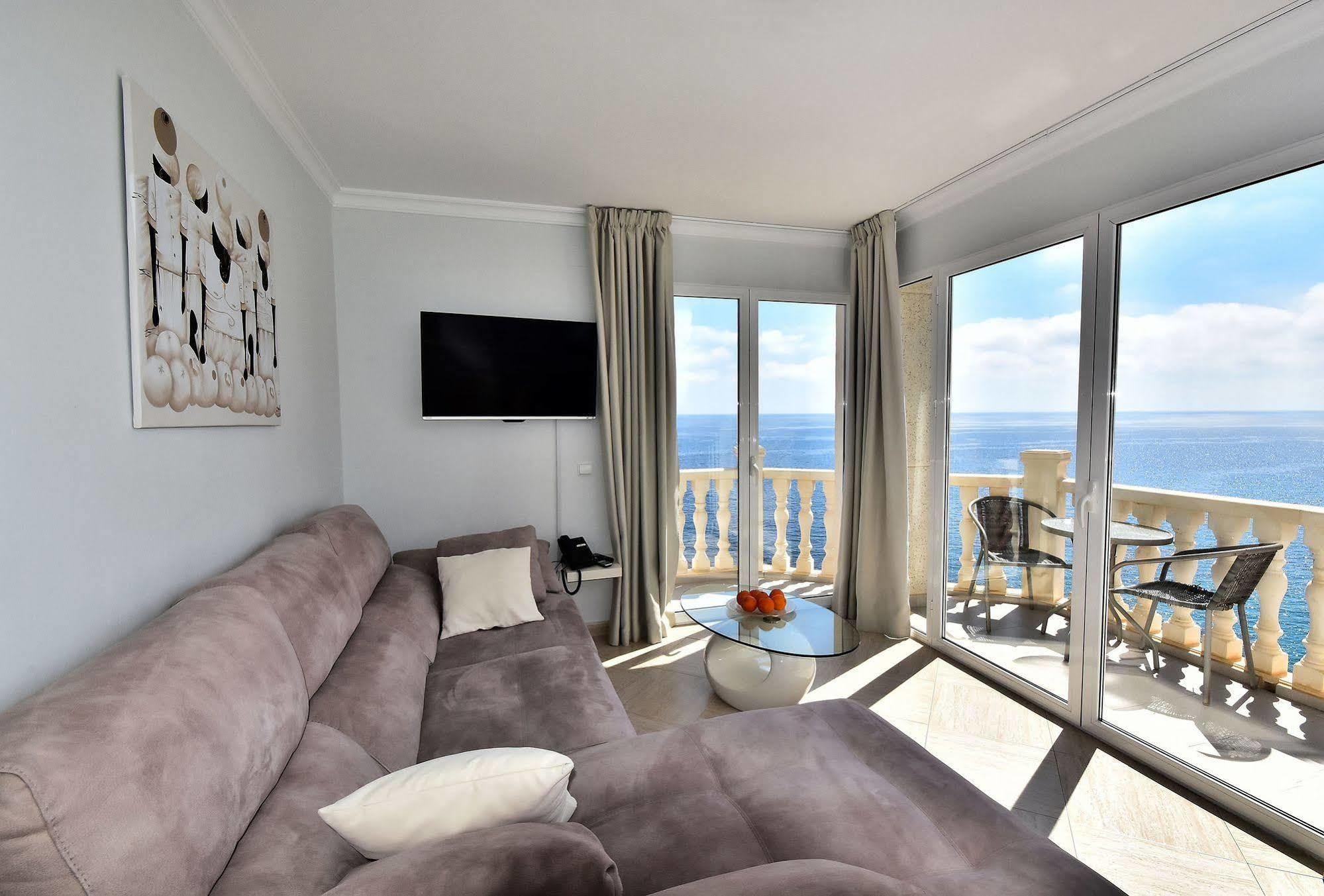 Atico Suite Ola Blanca กาลา เด ฟีเนสตรัต ภายนอก รูปภาพ