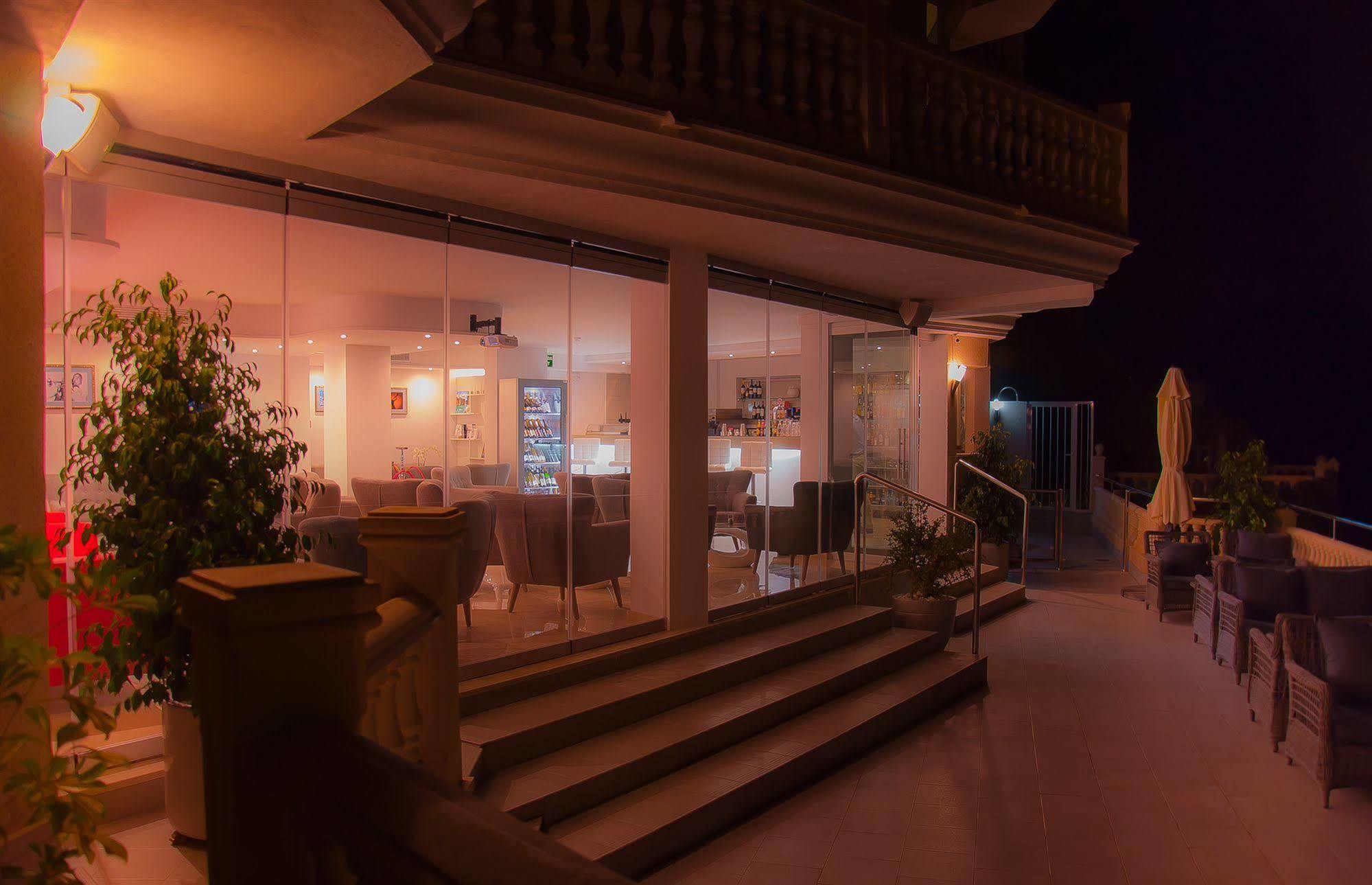 Atico Suite Ola Blanca กาลา เด ฟีเนสตรัต ภายนอก รูปภาพ